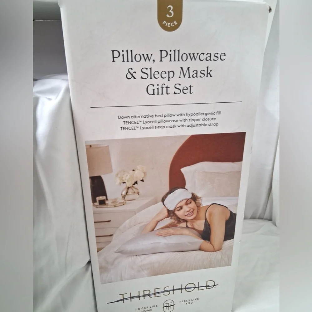 NEW Pillow Pillowcase & Sleep Mask Gift Set Cozy Bedding Sleep Down Alternative